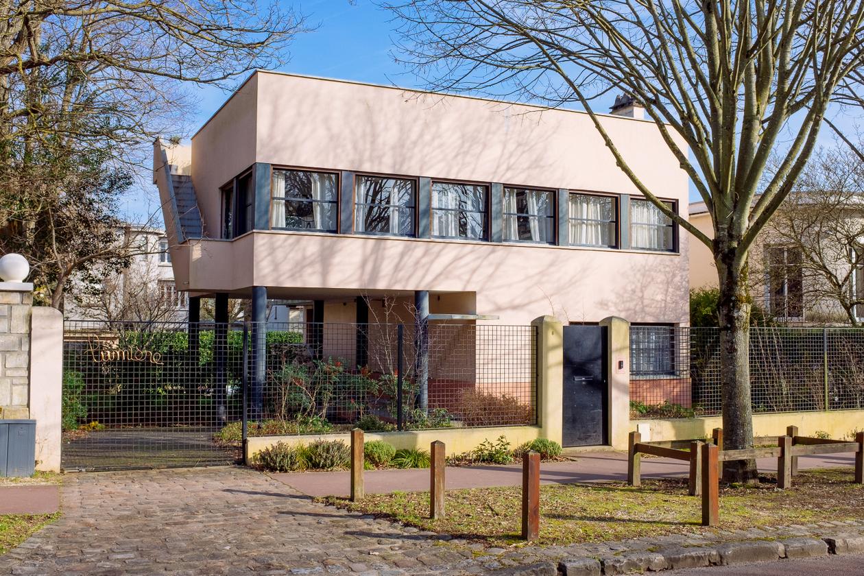 Villa Trapenard, façade sur rue — Robert Mallet-Stevens, 1932